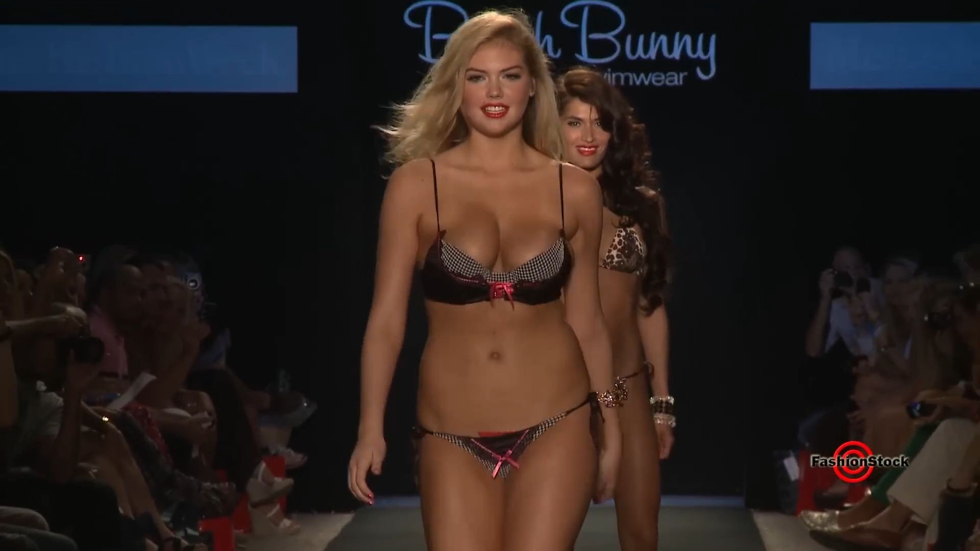⁣Kate Upton #runway