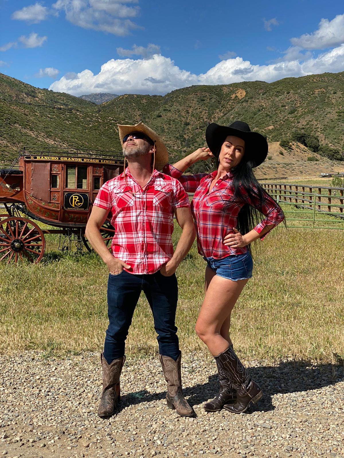 texas.patti - A or B …., which outfit do u like more ? :)...