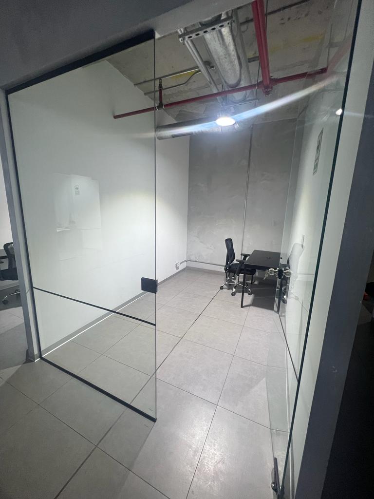 Ofi. 9 interior