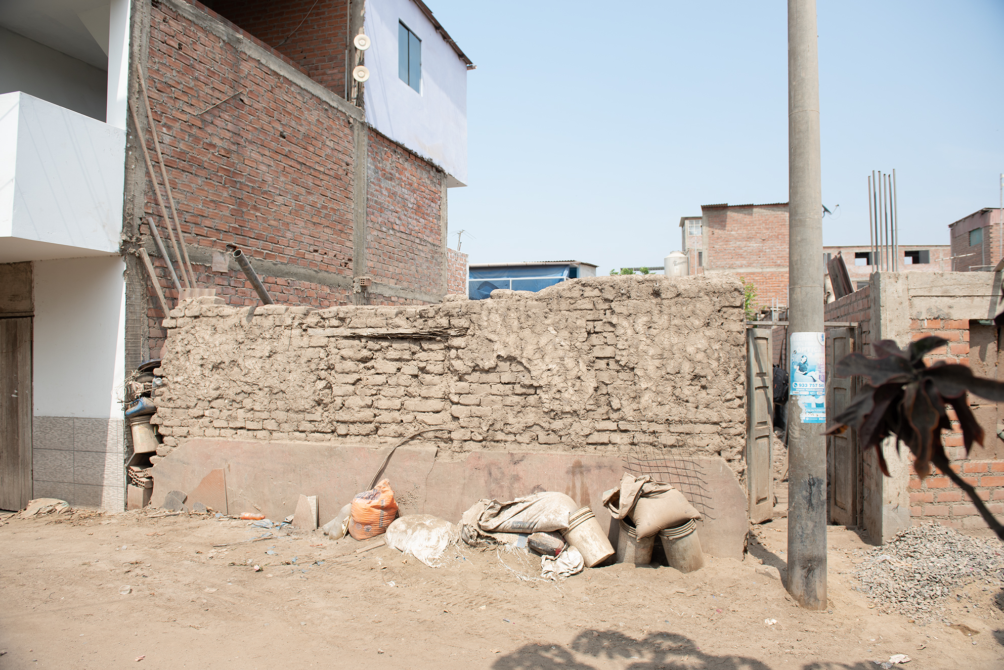 EXTERIOR FRONTAL DEL TERRENO