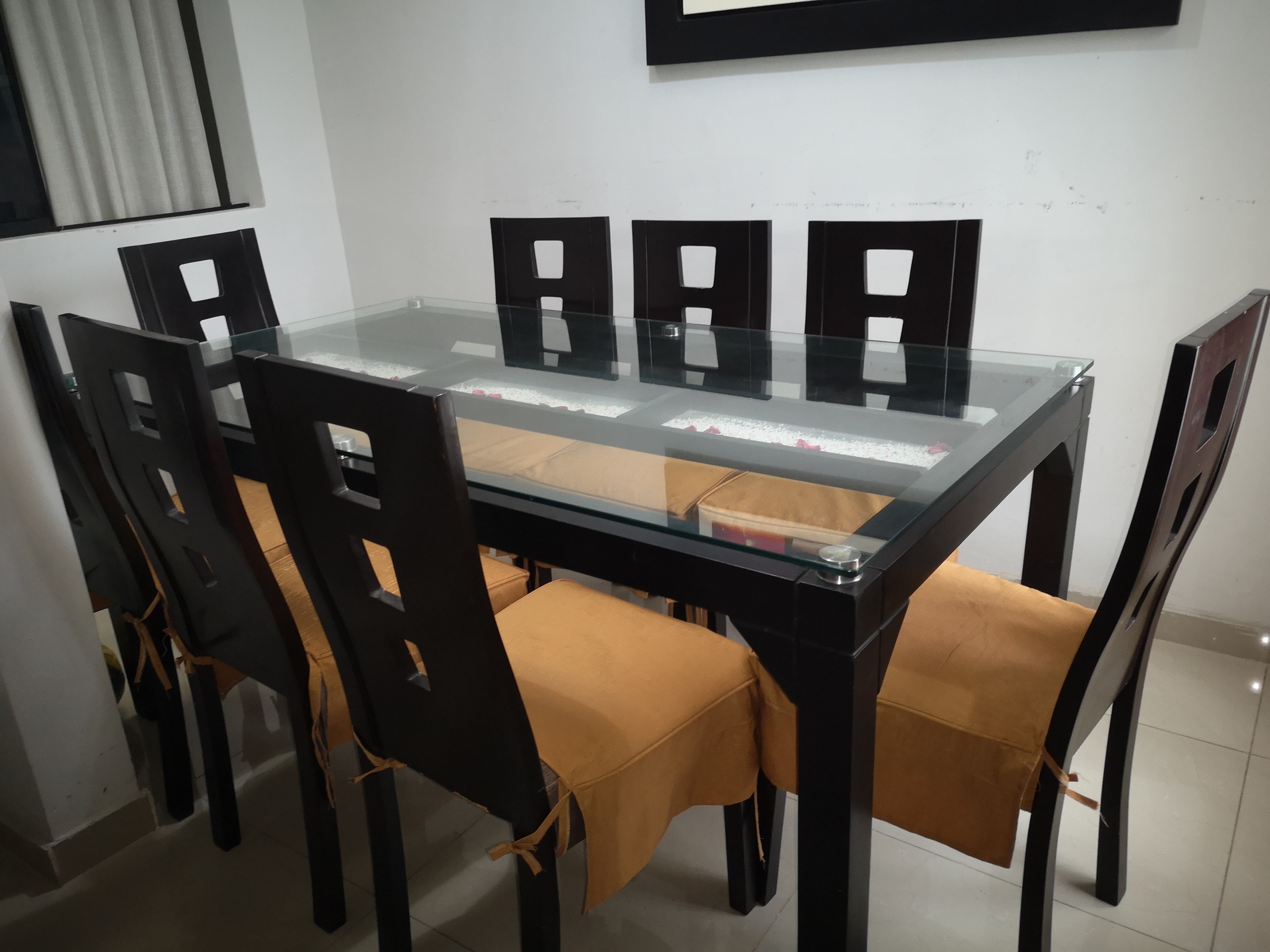 Área de comedor para mesa con 8 sillas