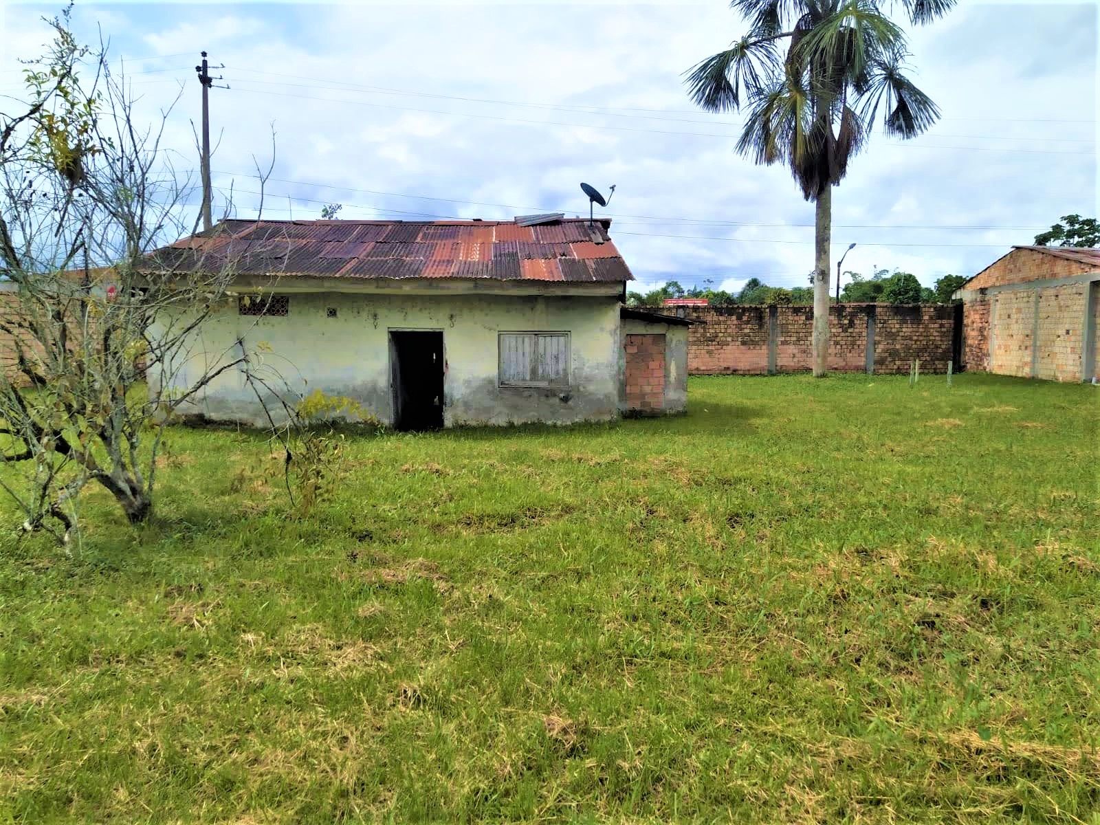 Area interior, con casita pequeña