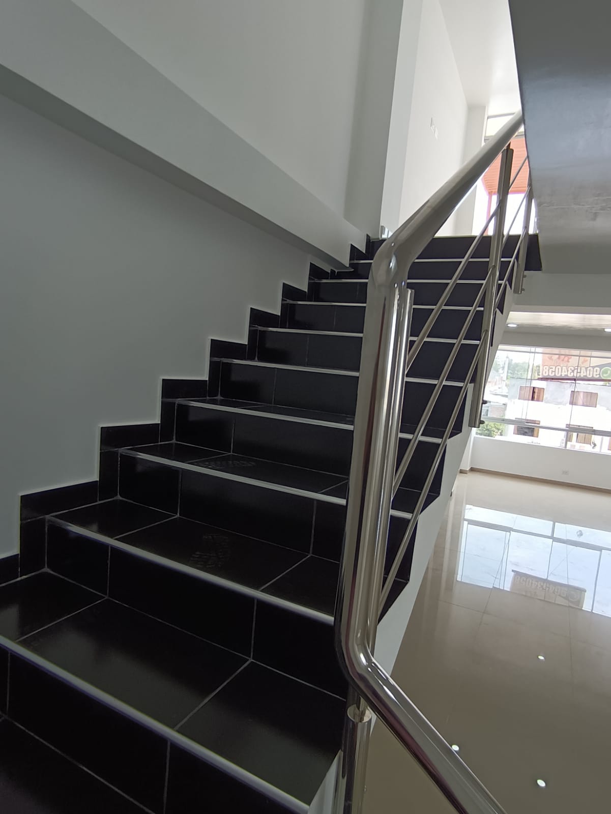 ESCALERA AL 5 PISO