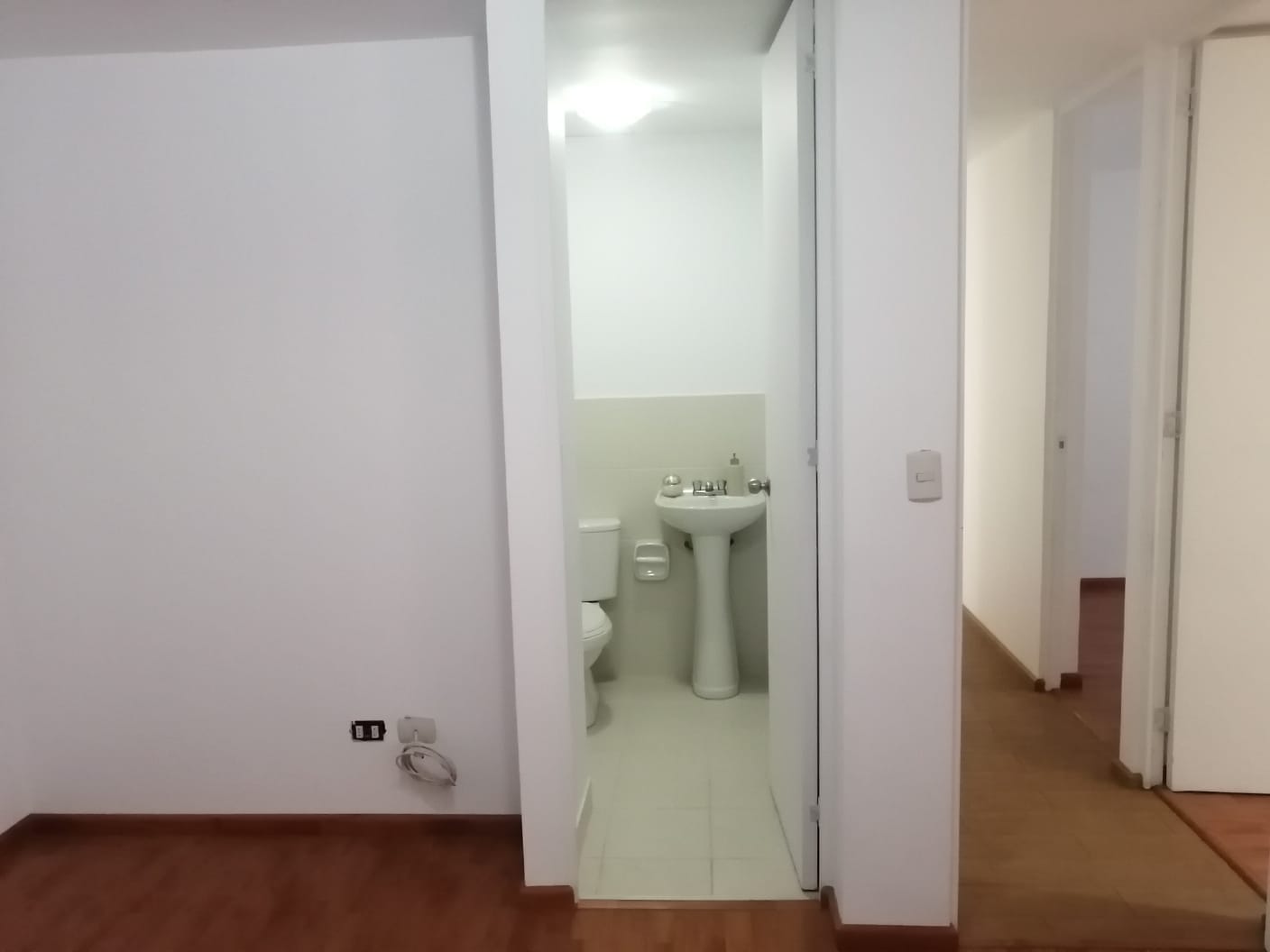 Habitación principal con baño