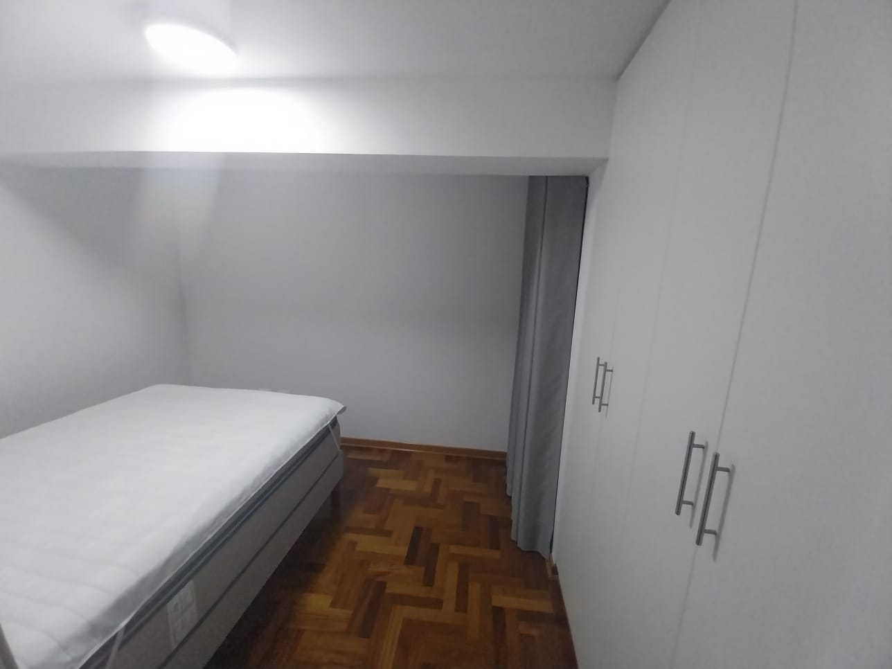 AMPLIOS DORMITORIOS CON CLOSET EMPETRADOS Y CAMAS DE 2 PLAZAS