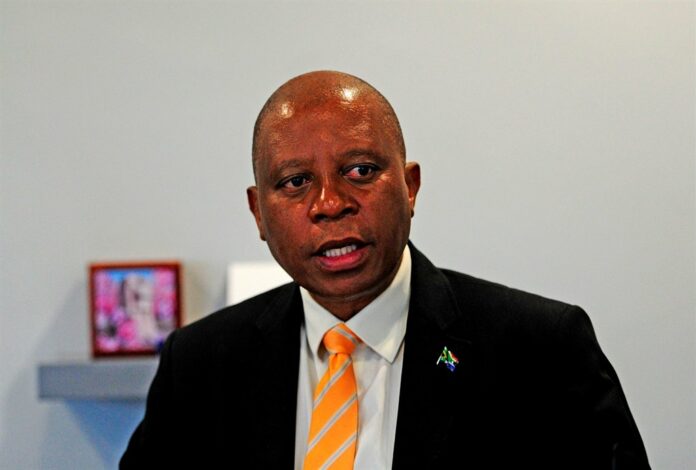 Mashaba announces date for launch of new party, Vytjie Mentor joins | News24