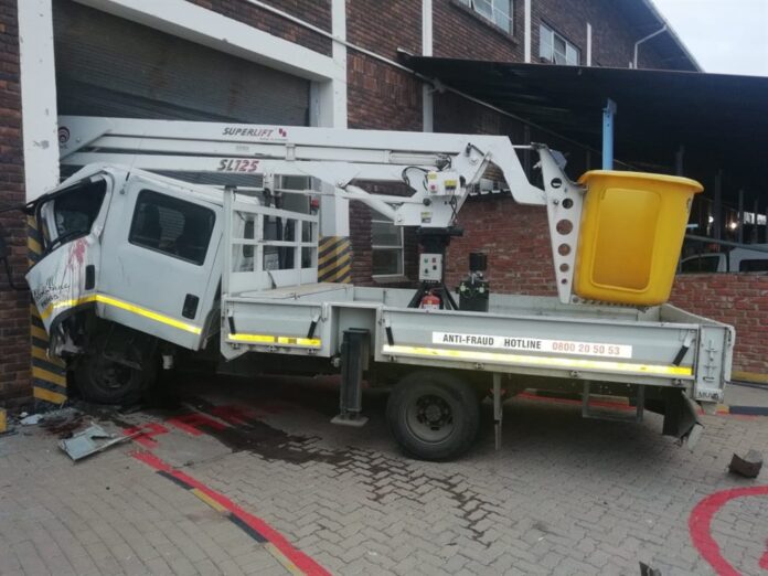 Polokwane municipal worker locks himself in truck, runs over officer and damages 7 vehicles