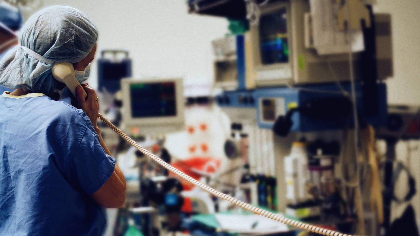 making-end-of-life-decisions-for-coronavirus-patients-from-afar-shots.jpg Making End-Of-Life Decisions For Coronavirus Patients From Afar : Shots