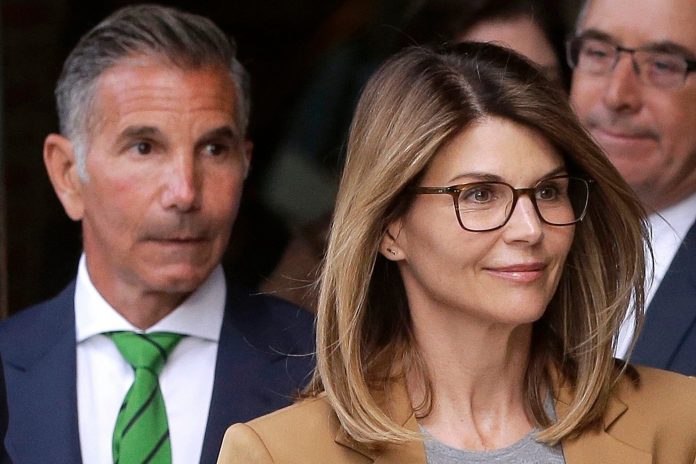 Lori Loughlin, Mossimo Giannulli lose bid to toss charges in college admissions case