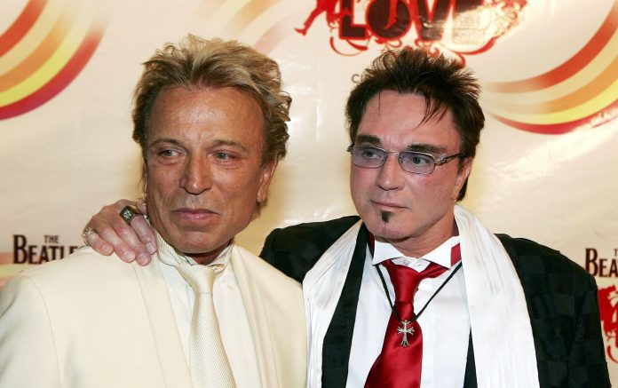 Magician Roy Horn of Siegfried & Roy dead at 75 from COVID-19 complications