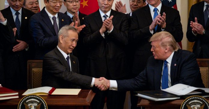 Trump Says He’s ‘Torn’ on China Deal as Advisers Signal Harmony on Trade