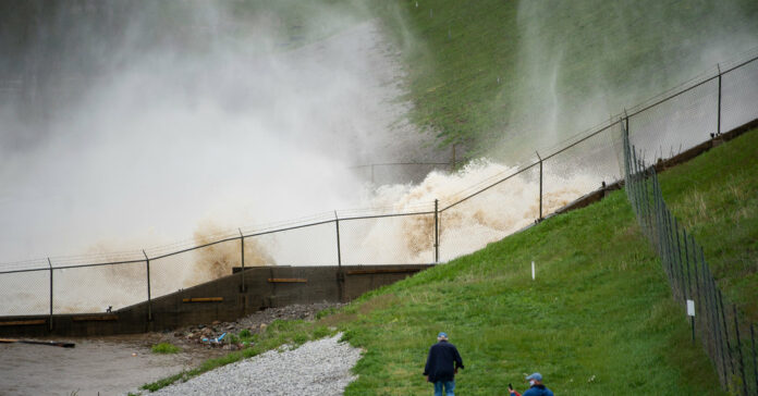 2 Dams Fail in Michigan, Forcing Thousands to Evacuate