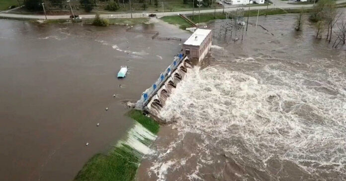 Michigan dam failures force 10,000 to evacuate and could leave one city under 9 feet of water