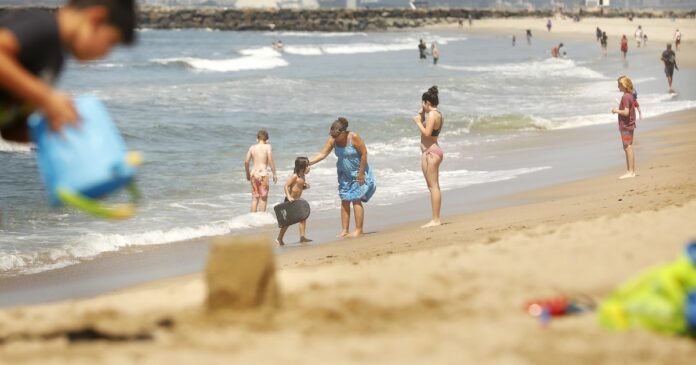 Orange County extends beach hours for Memorial Day weekend