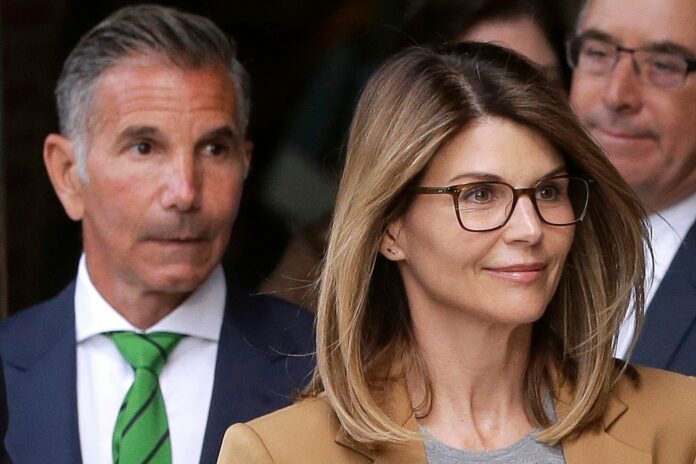 Lori Loughlin, Mossimo Giannulli officially plead guilty in college admissions scandal case