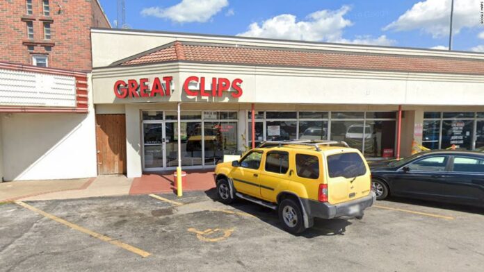 A hairstylist worked while symptomatic and exposed 91 people to coronavirus