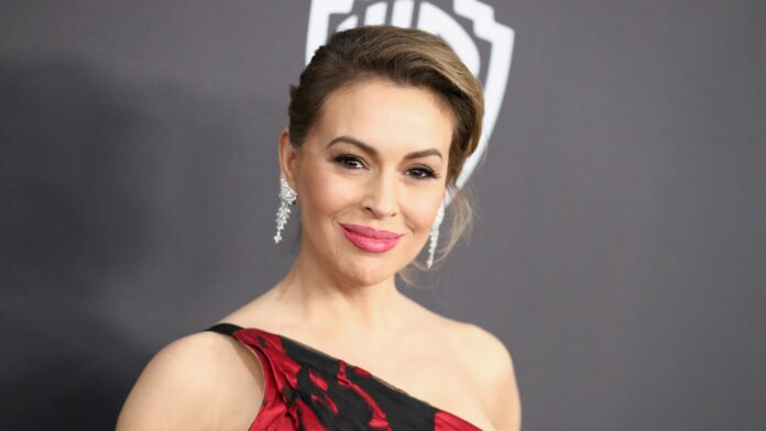 Alyssa Milano roasted on Twitter after posting crocheted face mask: ‘Masks keep people safe and healthy’