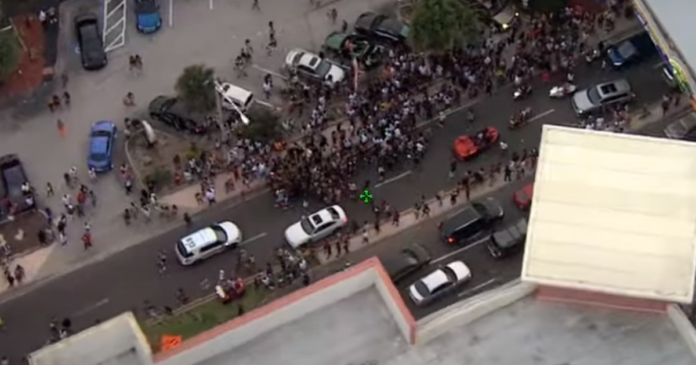 Hundreds flock to Florida beach for Memorial Day weekend amid pandemic