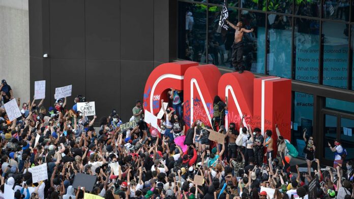 CNN headquarters in Atlanta vandalized by protesters after George Floyd death