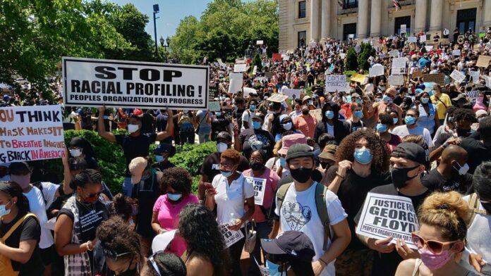 George Floyd police brutality protest starts peacefully in Newark, with chants of ‘I can’t breathe’