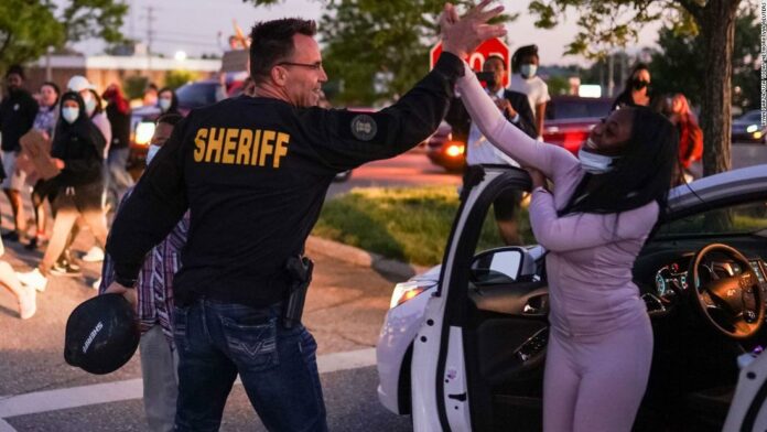 Michigan sheriff joins demonstrators in ‘parade’