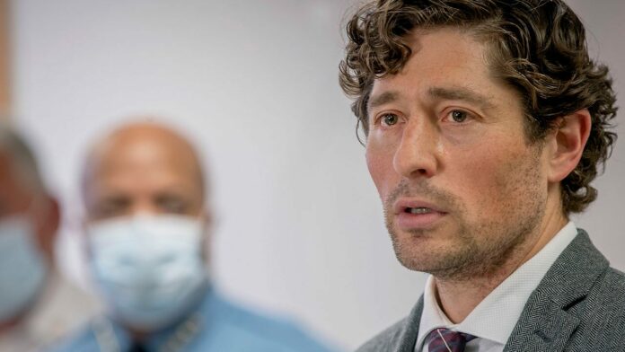 Minn. mayor gives masks to crowding rioters after warning in-person worship would be ‘public health disaster’
