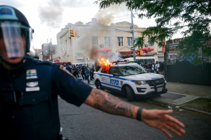 More than 300 arrested during NYC violent protests; de Blasio calls it a ‘tense night’ for police officers