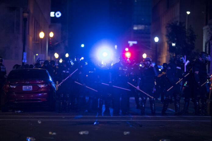 Police In Louisville, Kentucky Fire Pepper Balls at Reporter and Camera Crew on Live TV