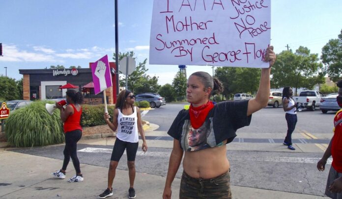 Atlanta officer kills black man; police chief resigns