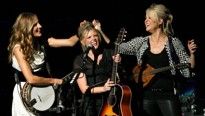 Country group Dixie Chicks changes name to The Chicks