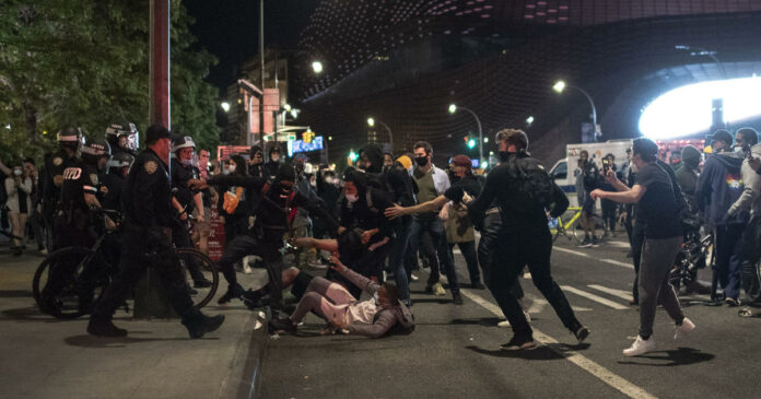 Cuomo and de Blasio declare overnight curfew in New York City