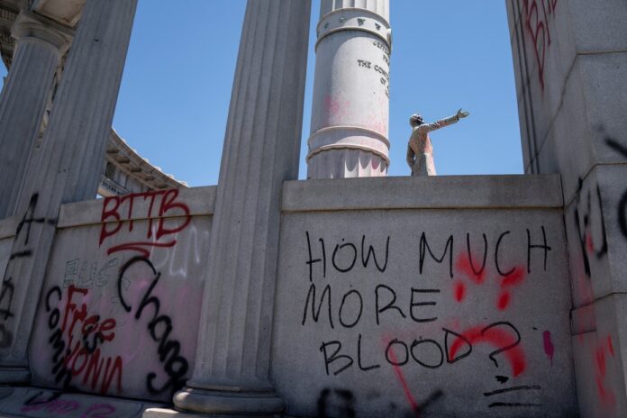 Jefferson Davis statue torn down in Richmond