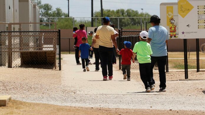 Judge: US must free migrant children from family detention