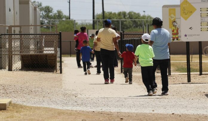 Judge: U.S. must free migrant children from family detention