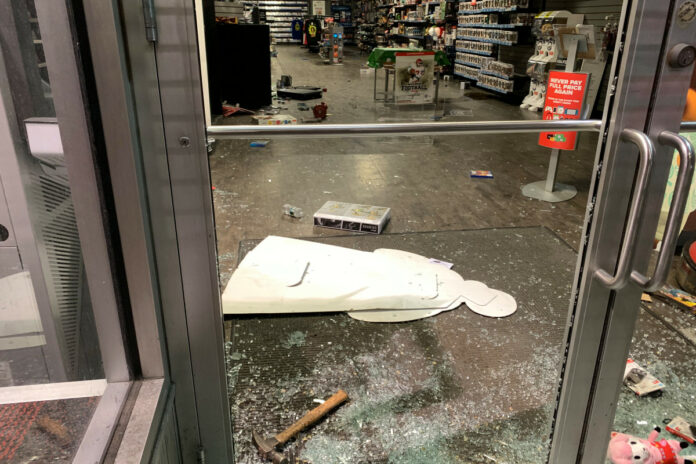 Looters destroy several NYC stores following George Floyd protests
