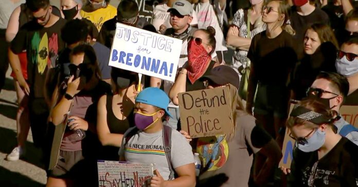 Louisville city council unanimously pass ‘Breonna’s Law’ to ban no-knock warrants