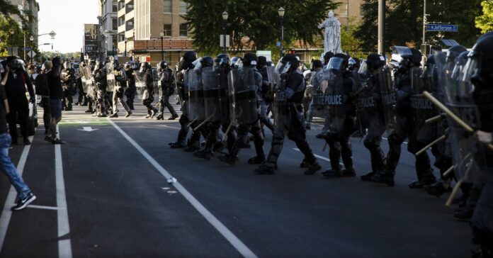 Man dies in Louisville, Kentucky, after police fired on a crowd: What we know