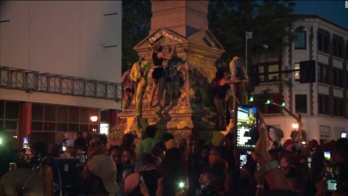 Man injured as protesters partially dismantle Confederate monument in Virginia