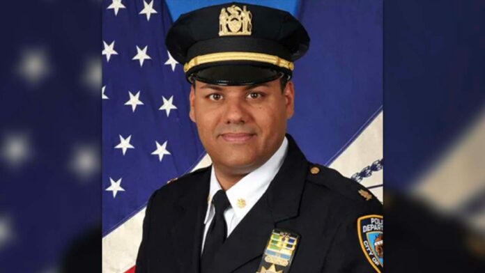NYPD commander leaves Bronx precinct for last time after retiring in protest