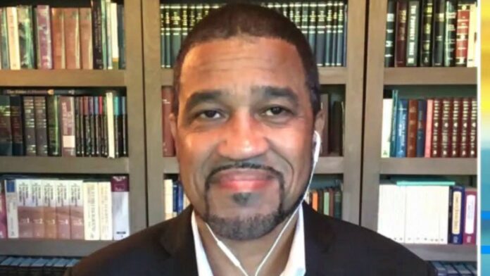 Pastor Darrell Scott praises Trump for reforming policing in America