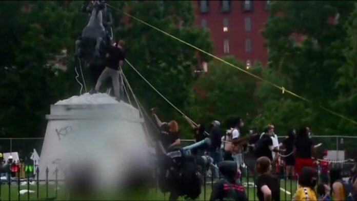 Protesters clash with D.C. police as they attempt to topple statue of Andrew Jackson