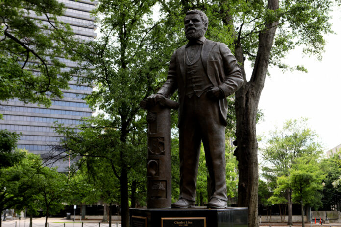 Protestors Attempt To Remove Confederate Monument In Birmingham, Mayor Asks That They Let Him ‘Finish The Job’