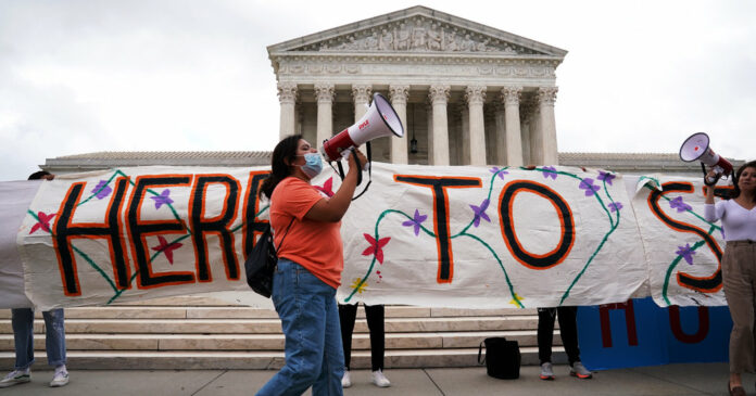 Trump Can’t Immediately End DACA, Supreme Court Rules