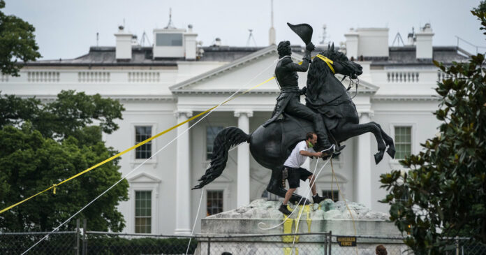 Trump Issues Executive Order Targeting Vandalism Against Monuments