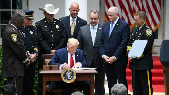 Trump signs executive order to reform policing, encourages ban on chokeholds