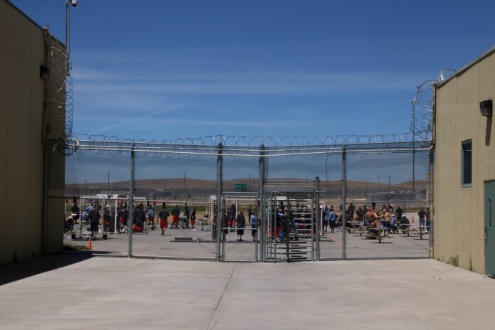 Coronavirus in Oregon: 280 new cases, 3 deaths as governor institutes tighter safety measures