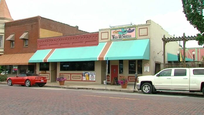 More Carbondale businesses closed after rise in COVID-19 infections