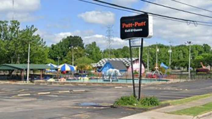 Police called after 300 teenagers destroy family fun center over faulty machines