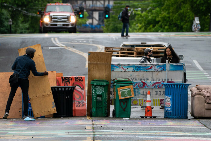 Protesters put up makeshift roadblock after crews remove barriers at CHOP