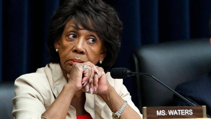 Rep. Maxine Waters spotted pulling over to confront police in LA for stopping Black driver: report